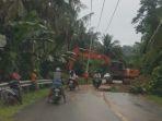 proses-pembersihan-jalan-di-kabupaten-bolsel-11.jpg