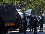 puluhan-anggota-dari-satuan-brimob_20180603_102105.jpg