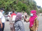 puskesmas-molibagu-periksa-suhu-tubuh-pengendara-yang-masuk-ke-bolsel.jpg