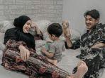 putri-anne-kaget-lihat-tingkah-anak-arya-saloka-berani-gandeng-cewek.jpg