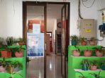 qr-kode-yang-ada-di-pintu-utama-gedung-kantor-dinas-kesehatan-kabupaten-sitaro.jpg
