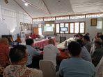 rapat-antara-dlh-bolmong-serta-beberapa-dinas-terkait-bersama-petinggi-pt-kimongfgfg67.jpg