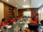 rapat-dpd-pdip-di-kantor-dpd-jalan-soekarnor-maumbi-minut.jpg