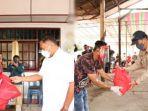 ratusan-paket-bantuan-untuk-warga-yang-terdampak-pandemi-covid-19-disalurkan-pemerintah-provinsi.jpg
