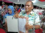 ratusan-warga-stateless-yang-baru-saja-diangkat-jadi-wni.jpg