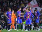 reaksi-para-pemain-barcelona-di-akhir-pertandingan-sepak-bola-leg-kedua-perempat-final-liga-europa.jpg