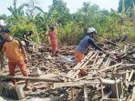 relawan-dan-warga-melakukan-evakuasi-ambruknya-bangunan-rumah-346347.jpg