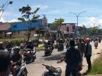 ribuan-kerabat-mengantarkan-jenazah-korban-bentrok-di-sorong.jpg