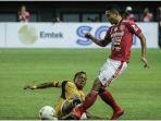 ricky-fajrin-saat-laga-bali-united-kontra-mitra-kukar-pada-minggu-332019.jpg