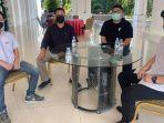 rio-dondokambey-diskusi-dengan-gmni-sulut.jpg