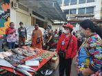 rita-tamuntuan-blusukan-sekaligus-belanja-di-pasar-lililoyor-manado.jpg
