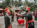ritual-adat-pengutusan-joune-ganda-yang-dilakukan-di-desa-kaima.jpg