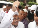 rizieq-di-mabes-polda-metrojaya_20170123_120016.jpg