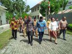 rombongan-dpr-ri-tiba-di-institut-agama-kristen-negeri-iakn-manado-di-tateli.jpg