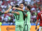 ronaldo-cetak-gol-portugal_20160623_090017.jpg