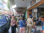 satpol-pp-minta-pedagang-pindah-tempat.jpg
