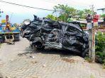 sebuah-mobil-suv-wuling-almaz-disambar-kereta-api-di-perlintasan-rel-kereta-api.jpg