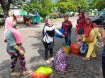 sejumlah-pedagang-perempuan-protes-dan-ngamuk-ngamuk.jpg