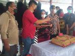 sejumlah-wartawan-memberikanj.jpg