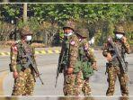 sekumpulan-tentara-berjaga-di-jalanan-naypyidaw-34734783.jpg