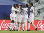 selebrasi-pemain-real-madrid-usai-mencetak-gol-ke-gawang-barcelona.jpg