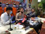 senjata-pedang-raksasa-dan-celurit-346724672.jpg