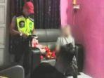 seorang-suami-ditangkap-sedang-ngamar-dengan-wanita-lain.jpg