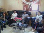 serda-irawan-gelar-komsos-bersama-perangkat-desa-bilalang-dua.jpg