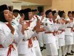 setelah-dikukuhkan-anggota-paskibrakaberjoget-bersama.jpg
