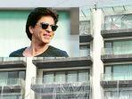 shah-rukh-khan-membungkus-rumahnya-dengan-plastik-fgh.jpg