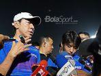shin-tae-yong-setelah-memimpin-sesi-latihan-anak-anak-asuhnya.jpg