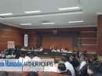 sidang-kasus-dugaan-korupsi-dana-hibah-gmim-pengacara-tertidur.jpg
