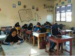 siswa-man-ini-ikuti-penilaian-akhir-semester-dengan-cara-yang-beda.jpg