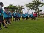 skuad-sulut-united-fc-melakoni-latihan-di-lapangan-yonif-600raider-kompi-senapan-b.jpg