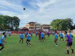 skuad-sulut-united-fc-menjalani-latihan-ringan-untuk-menjaga-kondisi-fisik-ghfdh.jpg