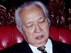 soeharto-100-tahun-pada-selasa-8-juni-2021-pak-harto-sedih-lihat-kondisi-bangsa-indonesia.jpg