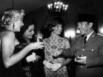 soekarno-dan-para-wanita-amerika.jpg