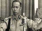 sosok-jenderal-hoegeng-imam-santoso-mantan-kapolri-di-era-soeharto.jpg