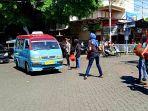 suasana-bagi-bagi-tempat-sampah-gratis-kepada-angkutan-umum-di-kota-manado-sabtu-14122019.jpg