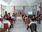 suasana-bimtek-coklit-dari-kpu-bolsel-selasa-772020-di-kantor-camat-bolaang-uki.jpg