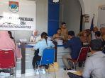 suasana-di-kantor-bkpsdm-boltim-para-pelamar-cpns-memasukan-berkas-fisik.jpg