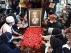 suasana-di-pemakaman-dorce-gamalama.jpg