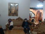 suasana-duka-keluarga-jeferson-rumajar.jpg