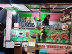suasana-jualan-tempat-food-truck-milik-ema-di-depan-holliwings-kawasanfhfghfghf.jpg