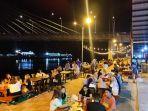 suasana-malam-di-food-court-pasar-bersehati-kota-manado-sulawesi-utara-kamis-1520230.jpg