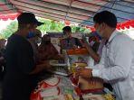 suasana-pelaksanaan-pasar-murah-di-halaman-mesjid-annur.jpg