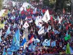 suasana-unjuk-rasa-buruh-di-depan-istana-negara_20180501_102356.jpg
