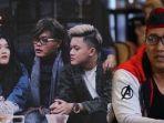 sule-bersama-kedua-anaknya-kiri-teddy-pardiyana-suami-mendiang-lina-kanan.jpg