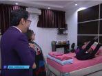 sule-dan-andre-kunjungi-kamar-nunung.jpg