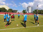 sulut-united-fokus-latihan-manajer-untuk-menjaga-kondisi-fisik-pemain.jpg